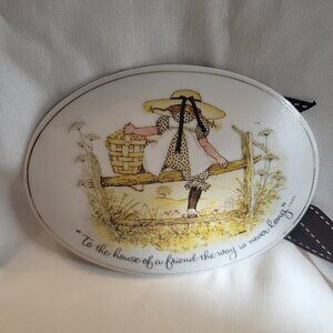 Vtg Holly Hobbie To The House Of A Friend....Porcelain Plaque Cottage Core